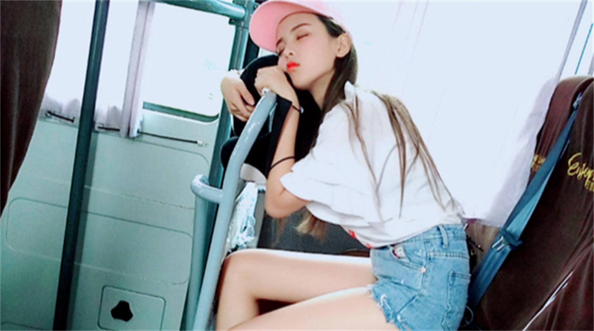 杨超越宋茜林允许佳琪周迅_女星奇葩睡姿揭秘_女明星睡姿照片