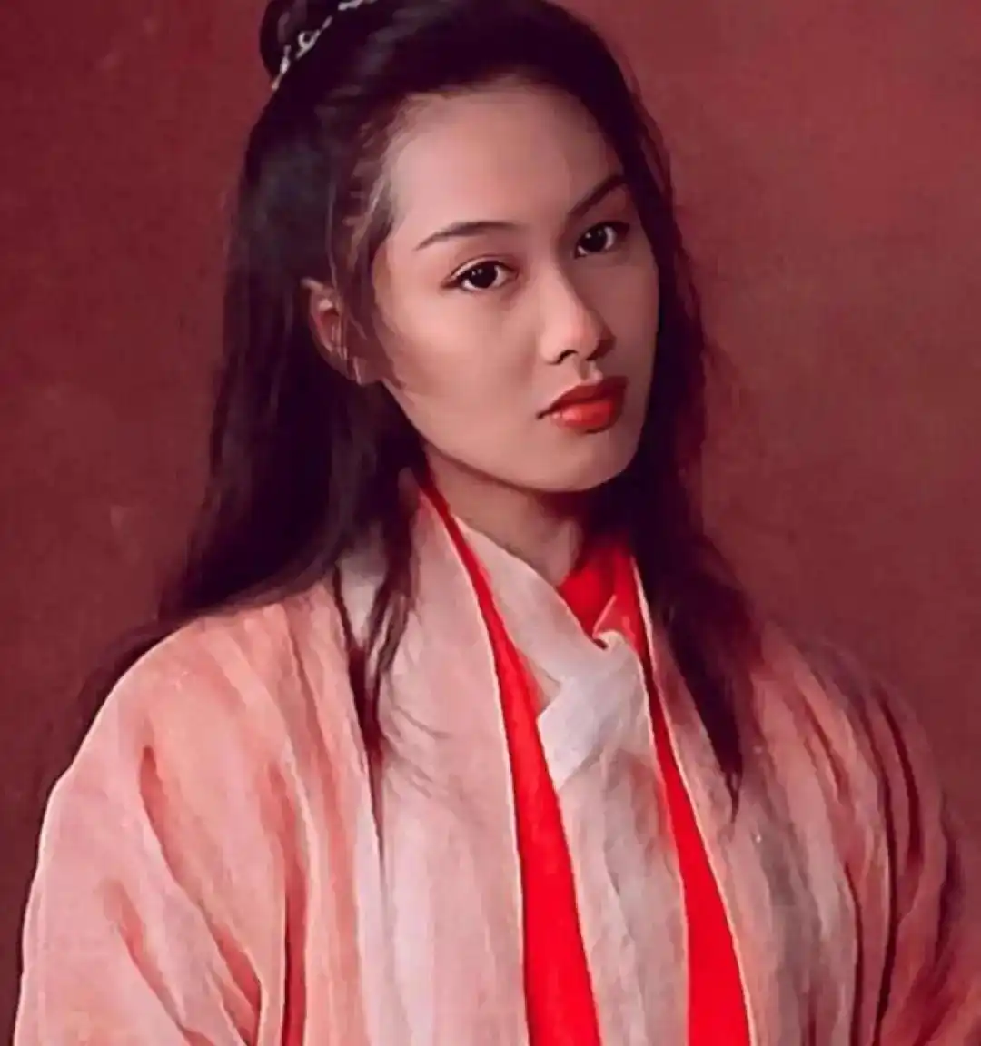 女明星身高矮的优势_朱茵身高153厘米_娱乐圈哪些女名星很矮