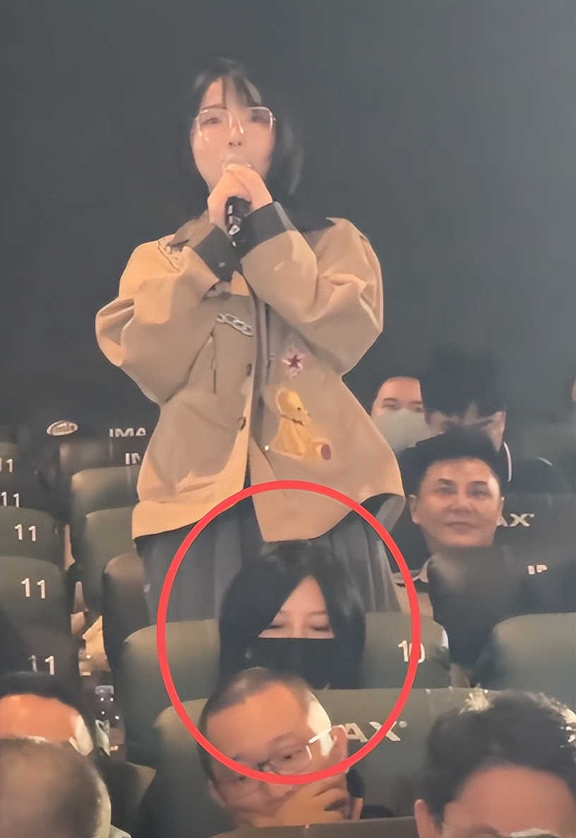 赵薇被封杀近4年后现状_赵薇近照曝光面相变化_赵薇现在还在娱乐圈吗