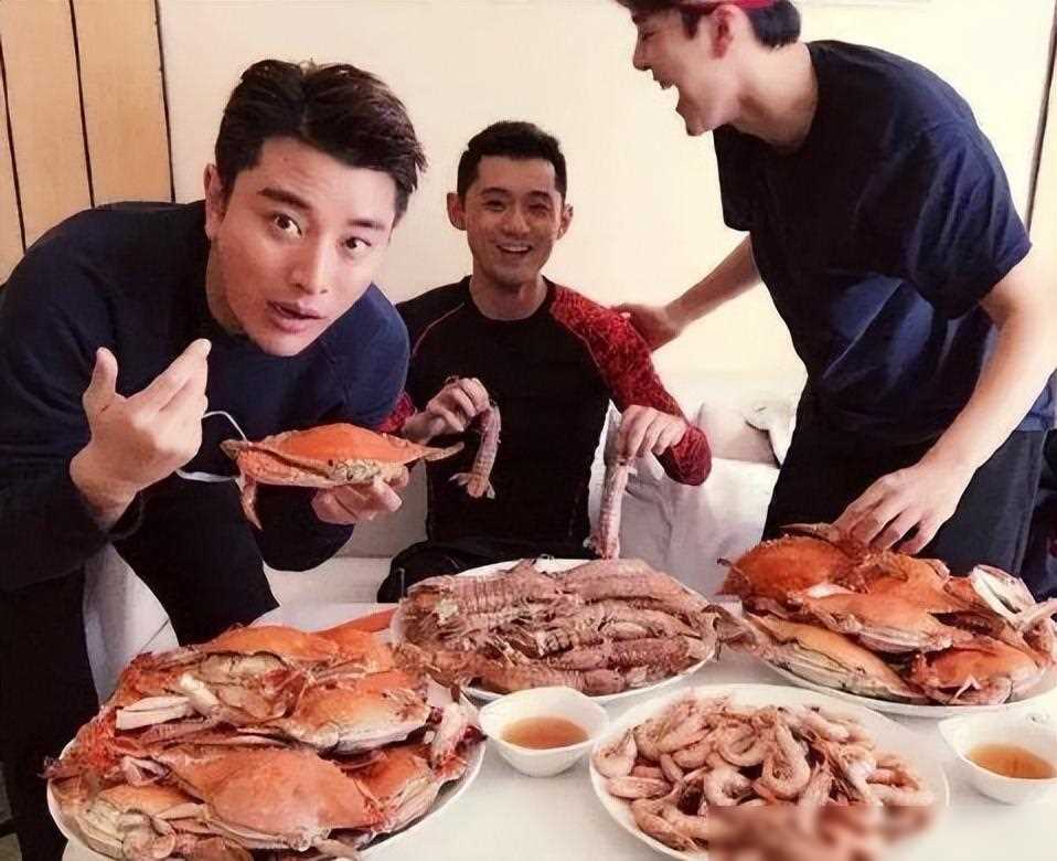 明星吃黑料理,_娱乐圈明星饮食背后故事_明星素食信仰真实性