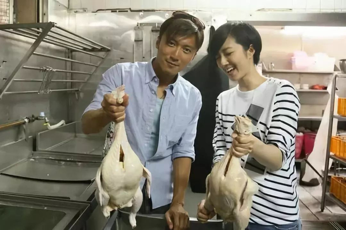李明霖和网红撕逼3个月,想过娱乐圈会怎么看他弟弟李宏毅吗?