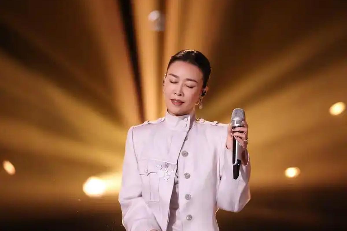 热度来得快判断别太快_明星抖音最近热点是什么时候发的啊,_记录那英演唱会惊喜瞬间